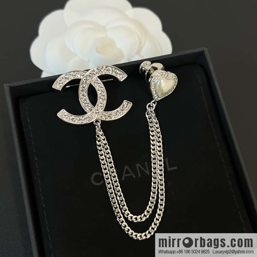 New ☑️ Chanel double c fringed love peach heart brooch