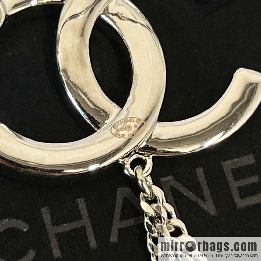New ☑️ Chanel double c fringed love peach heart brooch
