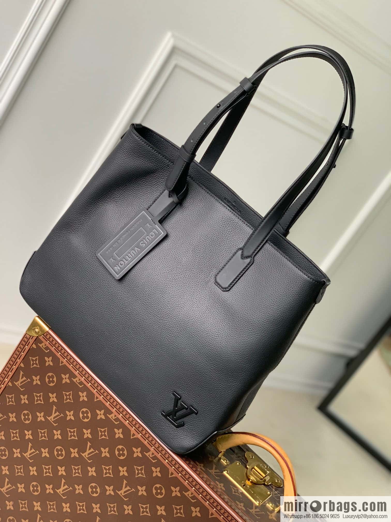 M22481 black Tote Aerogram handbag