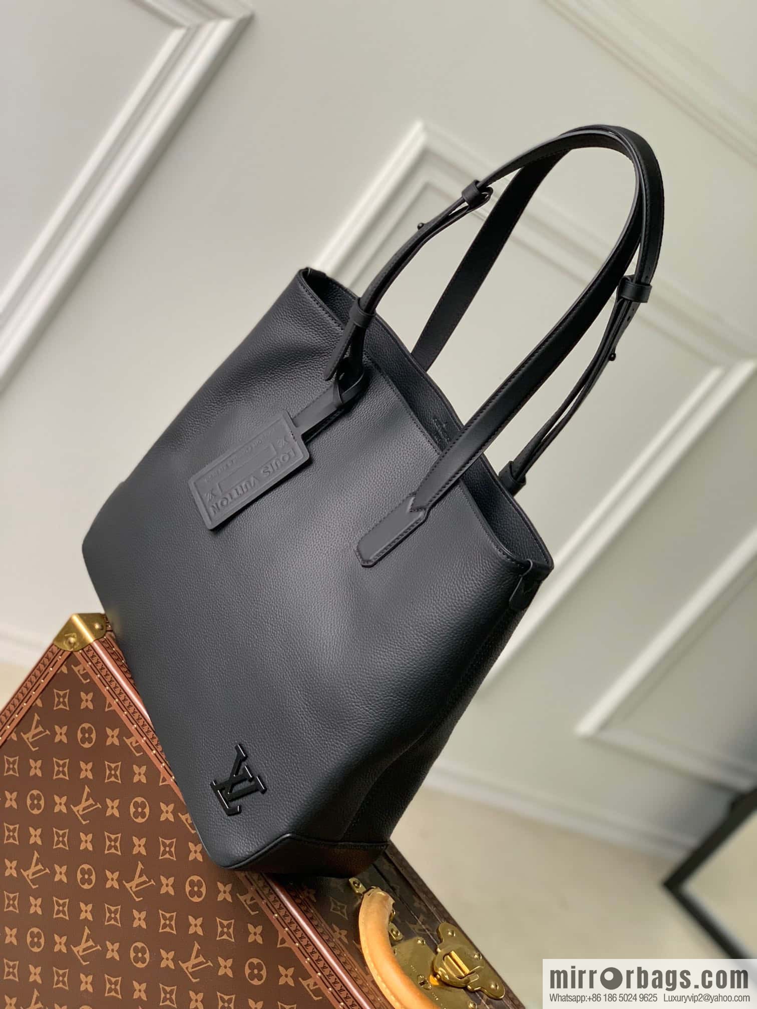 M22481 black Tote Aerogram handbag