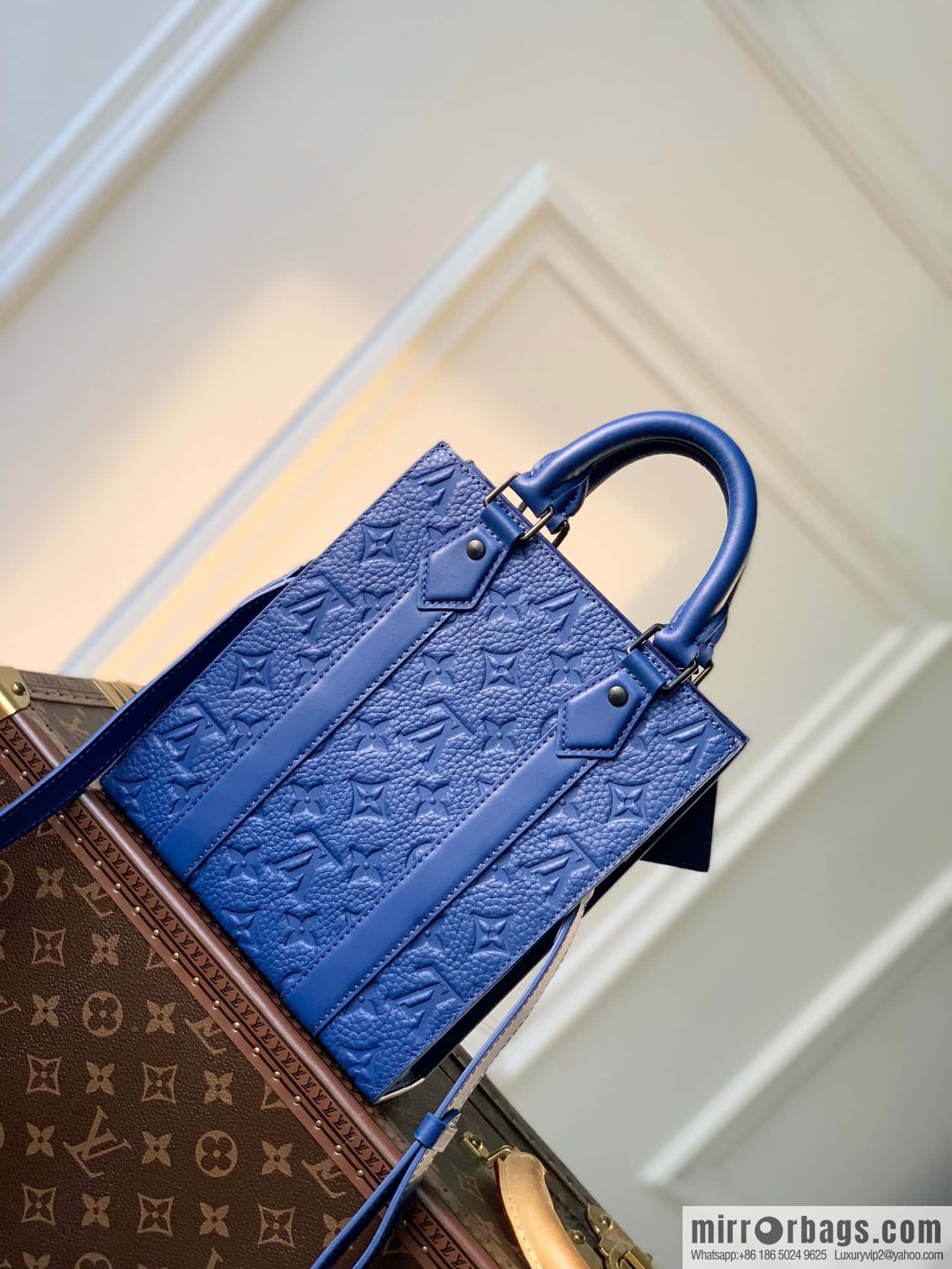 M46453 blue full leather mini men's bag series, as a compact version of the Sac Plat series