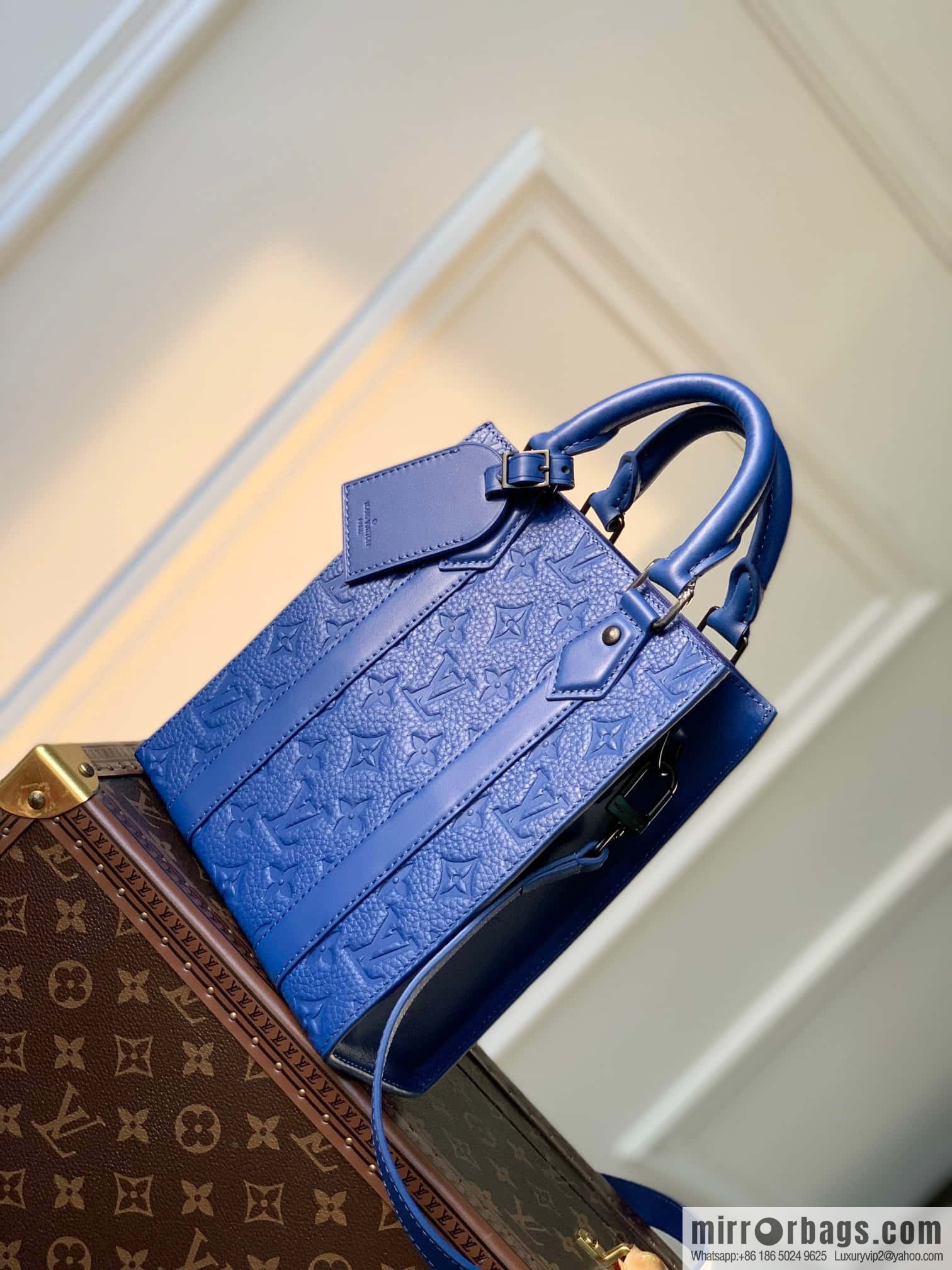 M46453 blue full leather mini men's bag series, as a compact version of the Sac Plat series