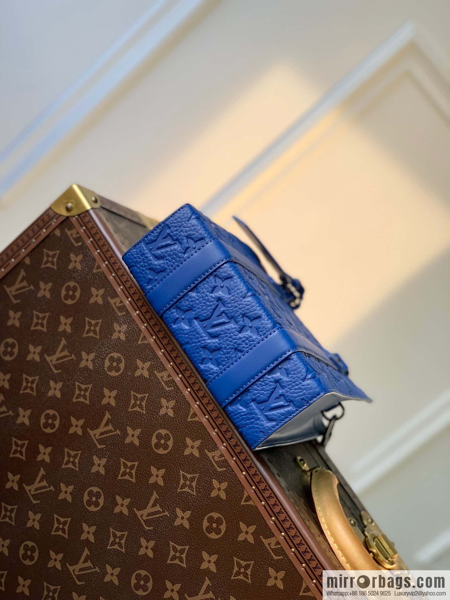 M46453 blue full leather mini men's bag series, as a compact version of the Sac Plat series