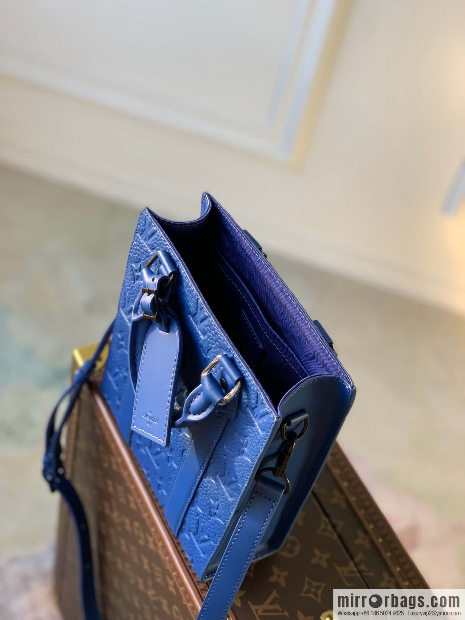 M46453 blue full leather mini men's bag series, as a compact version of the Sac Plat series