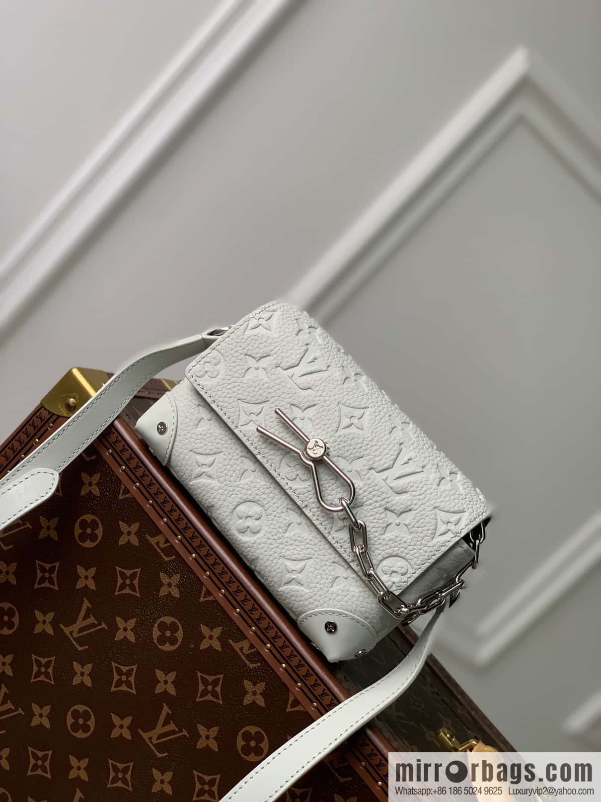M82571 Steamer mini handbag