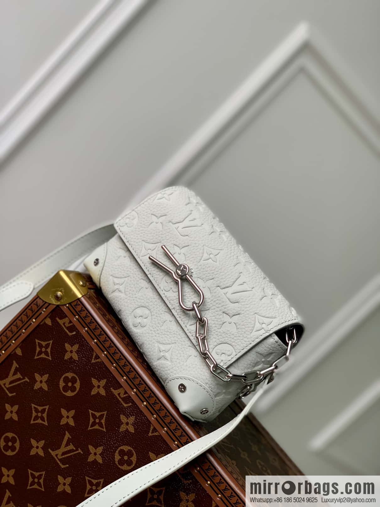 M82571 Steamer mini handbag