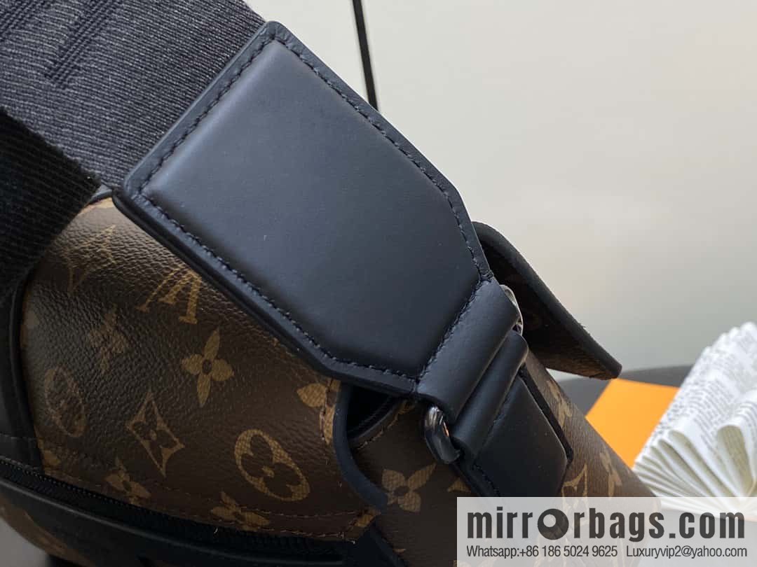 [Original single boutique] M46794 monogram men's bag messenger bag series S-Cape messenger bag