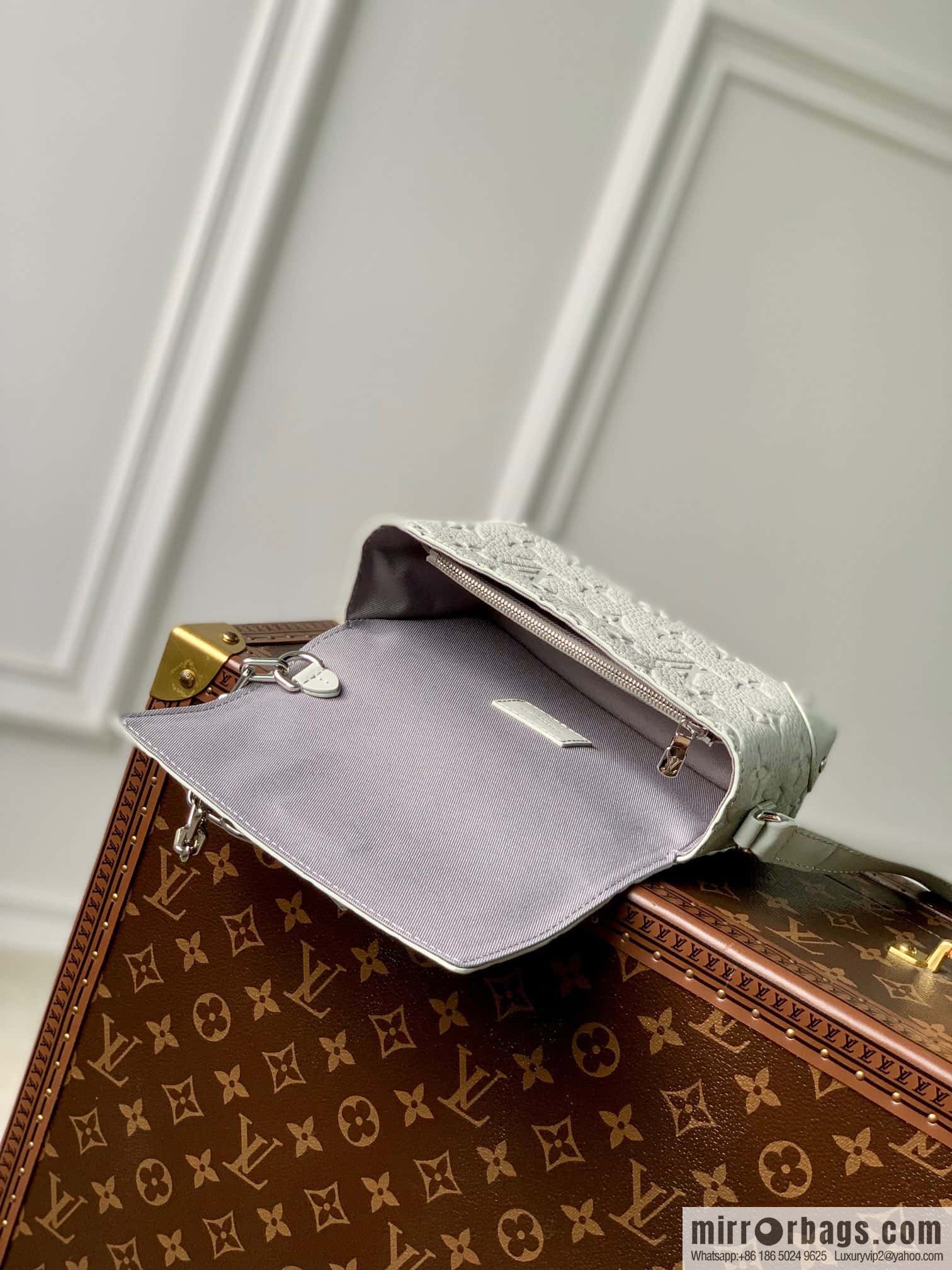 M82571 Steamer mini handbag