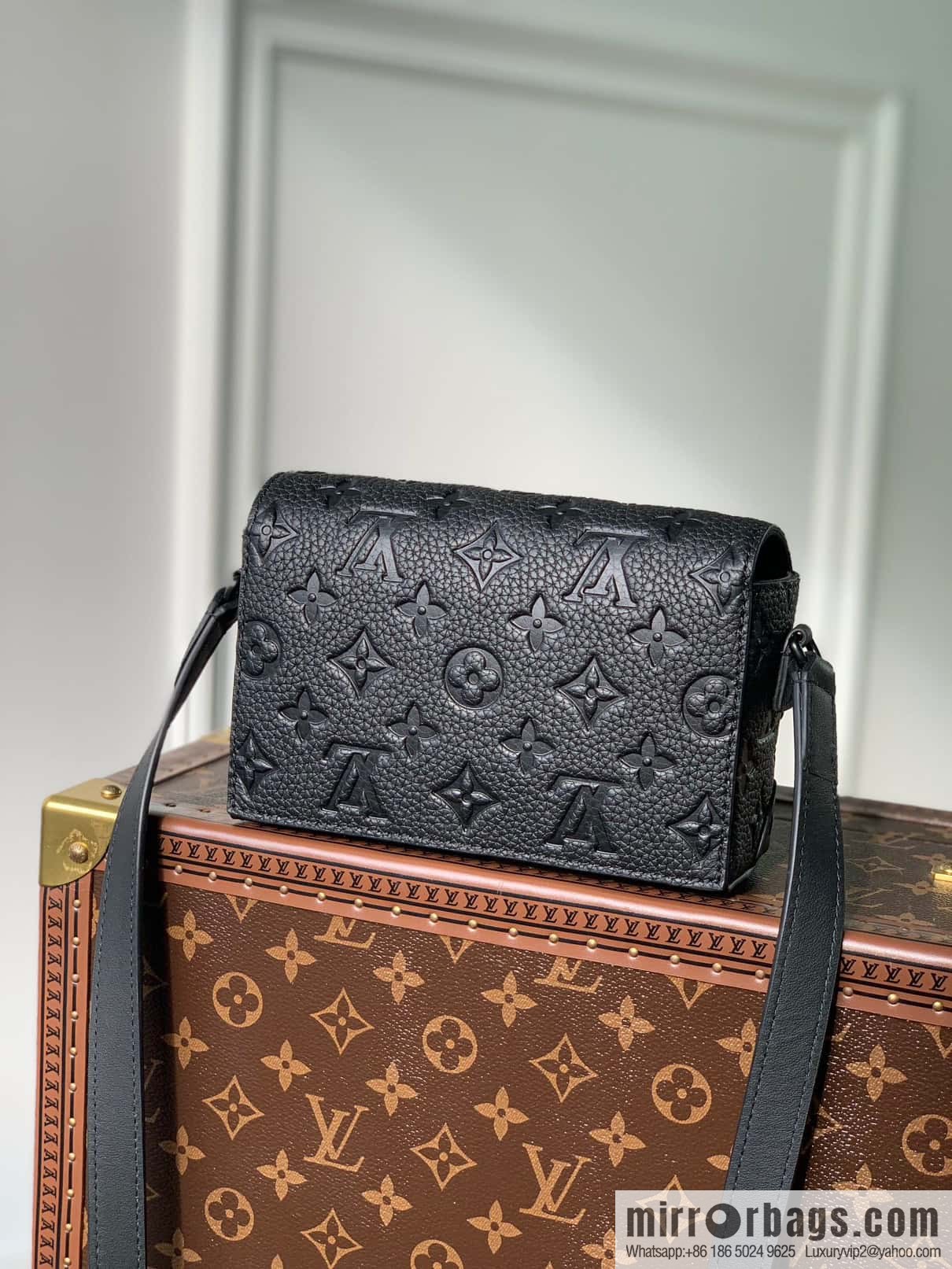 M81746 Steamer mini handbag