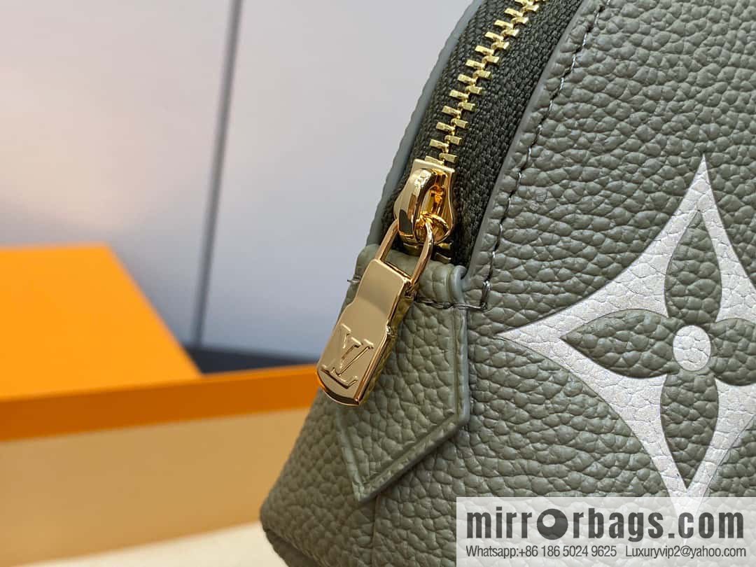 [Original single boutique] M82493 grass green silk screen, full leather pouch clutch bag series By The Pool pouch