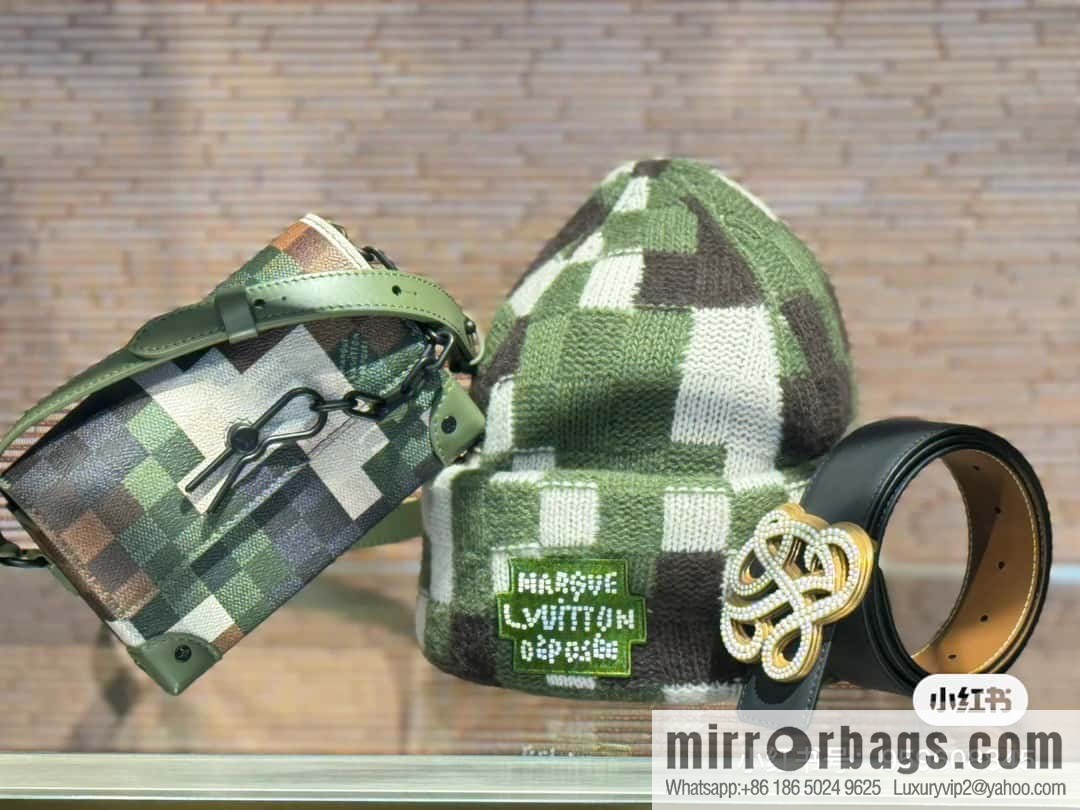 [Original order boutique] M83172 camouflage plaid mailman bag series, the new Steamer series mailman bag M81783 is the New Classics series