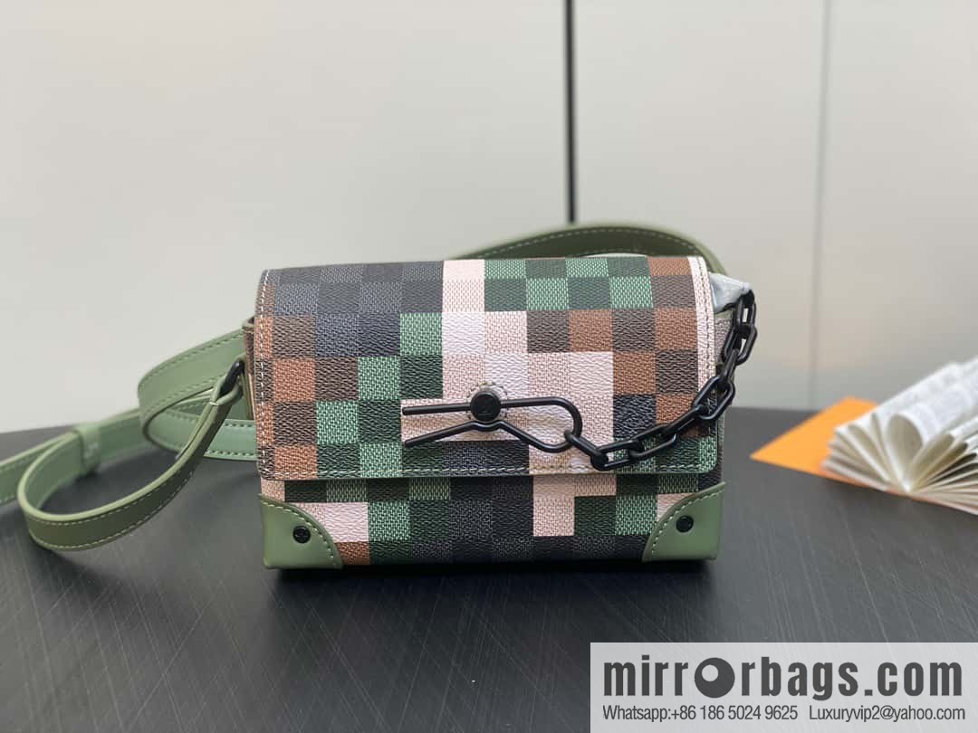 [Original order boutique] M83172 camouflage plaid mailman bag series, the new Steamer series mailman bag M81783 is the New Classics series