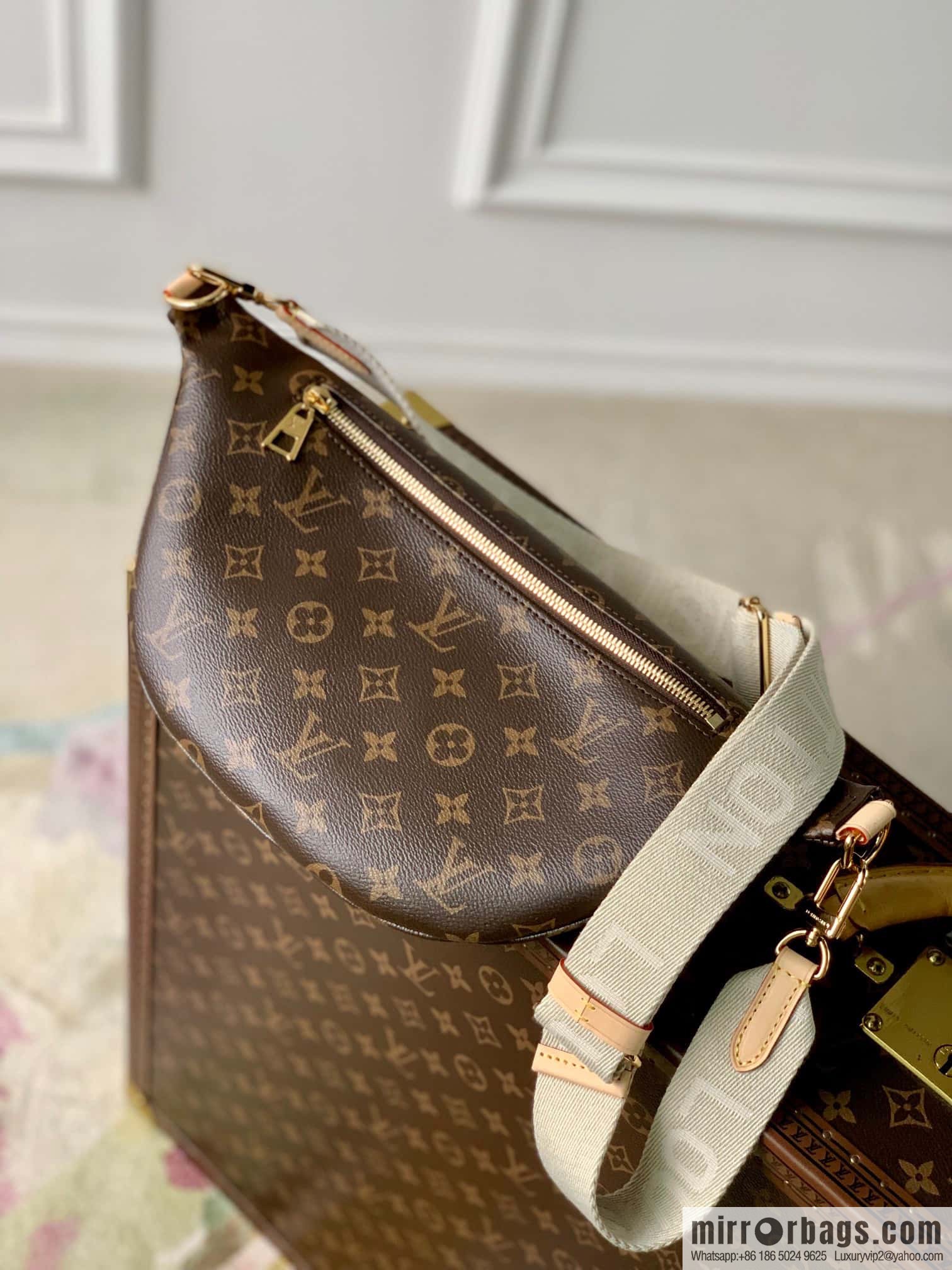 M46784 Fanny Packs