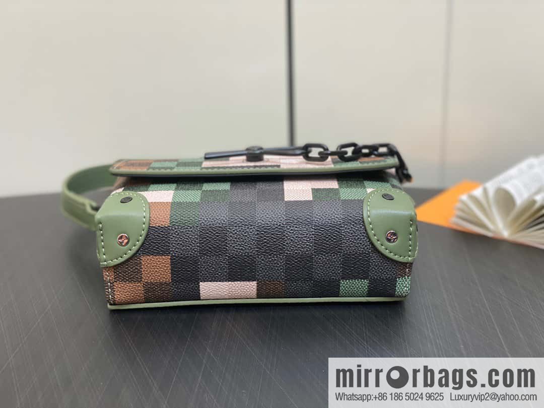 [Original order boutique] M83172 camouflage plaid mailman bag series, the new Steamer series mailman bag M81783 is the New Classics series
