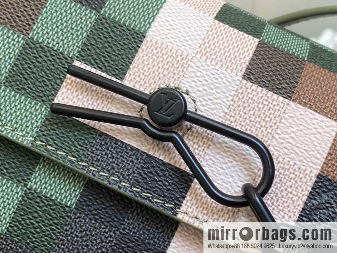 [Original order boutique] M83172 camouflage plaid mailman bag series, the new Steamer series mailman bag M81783 is the New Classics series