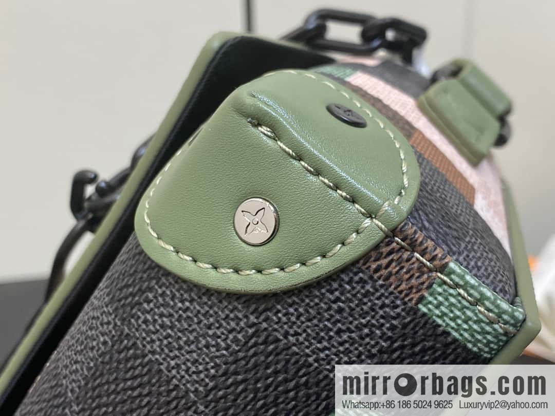 [Original order boutique] M83172 camouflage plaid mailman bag series, the new Steamer series mailman bag M81783 is the New Classics series