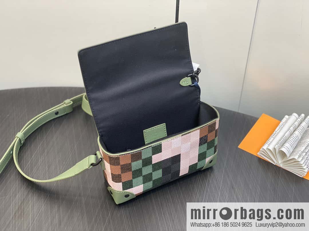 [Original order boutique] M83172 camouflage plaid mailman bag series, the new Steamer series mailman bag M81783 is the New Classics series