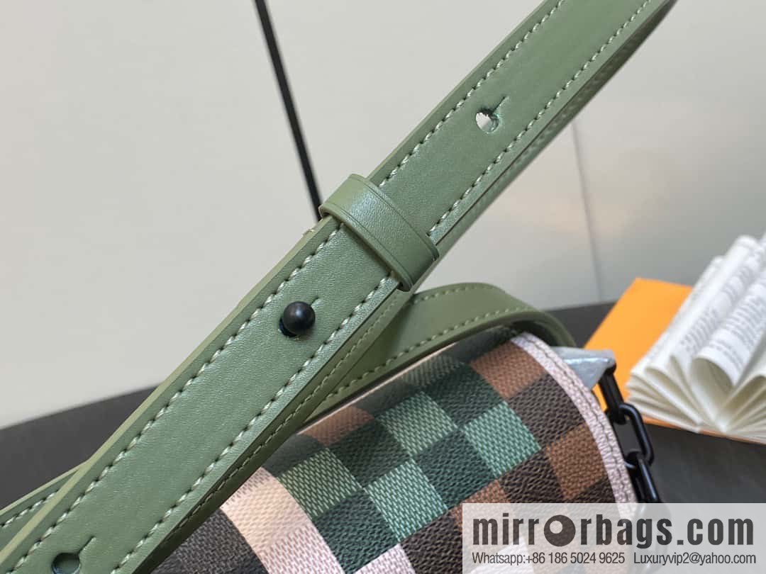 [Original order boutique] M83172 camouflage plaid mailman bag series, the new Steamer series mailman bag M81783 is the New Classics series