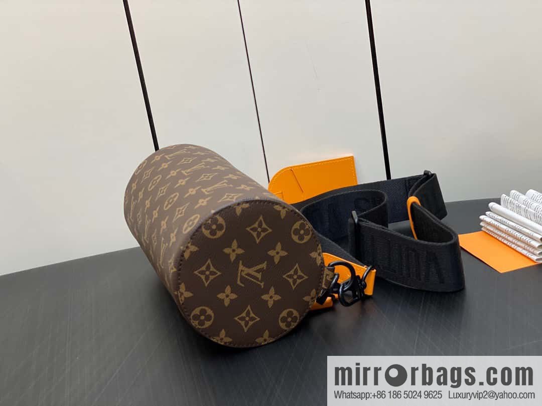 [Original order boutique] M46796 monogram cylinder bag men's bag series, this Soft Polochon small handbag