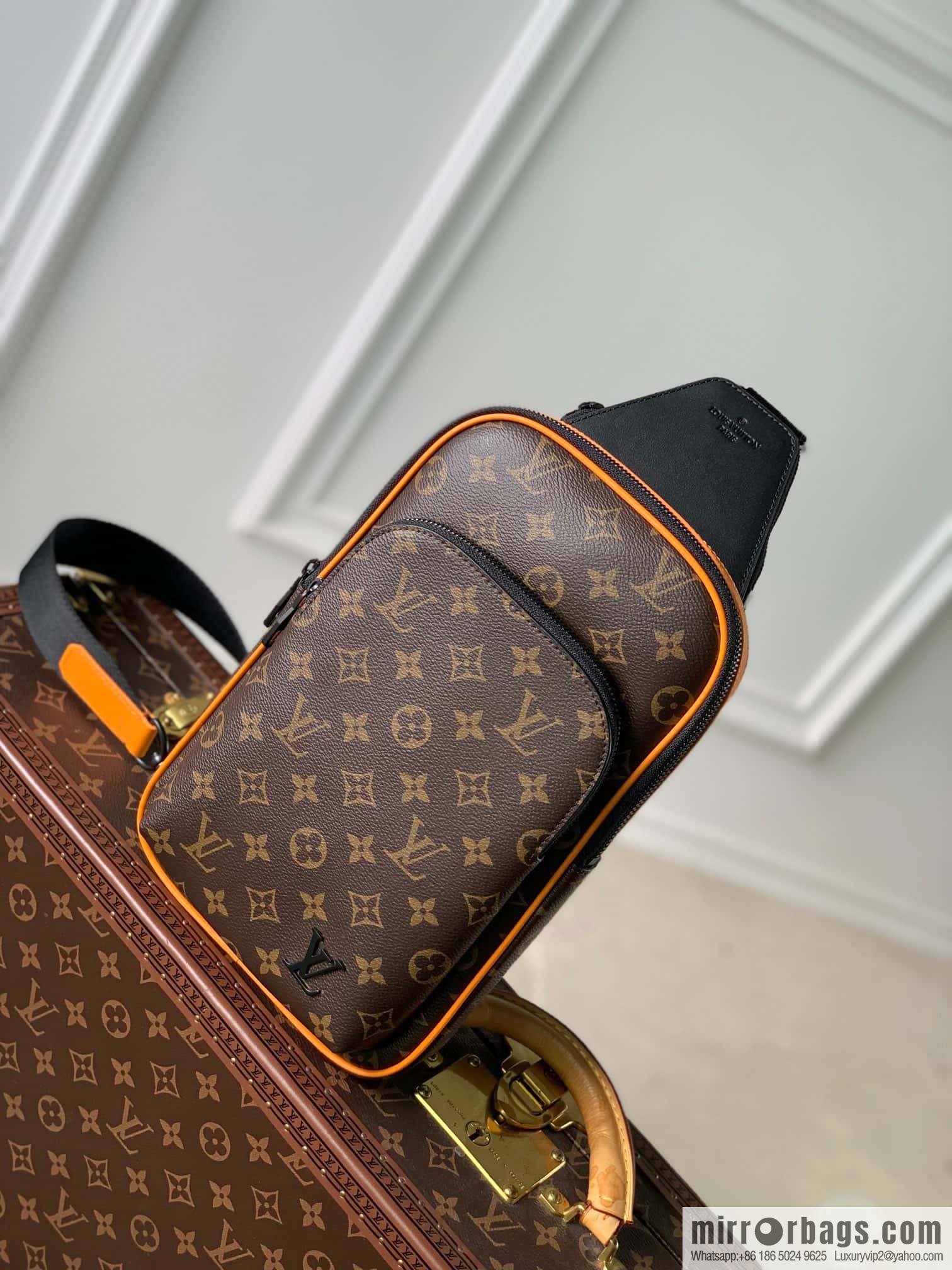 M46718 monogram yellow leather, this Avenue shoulder bag breast bag