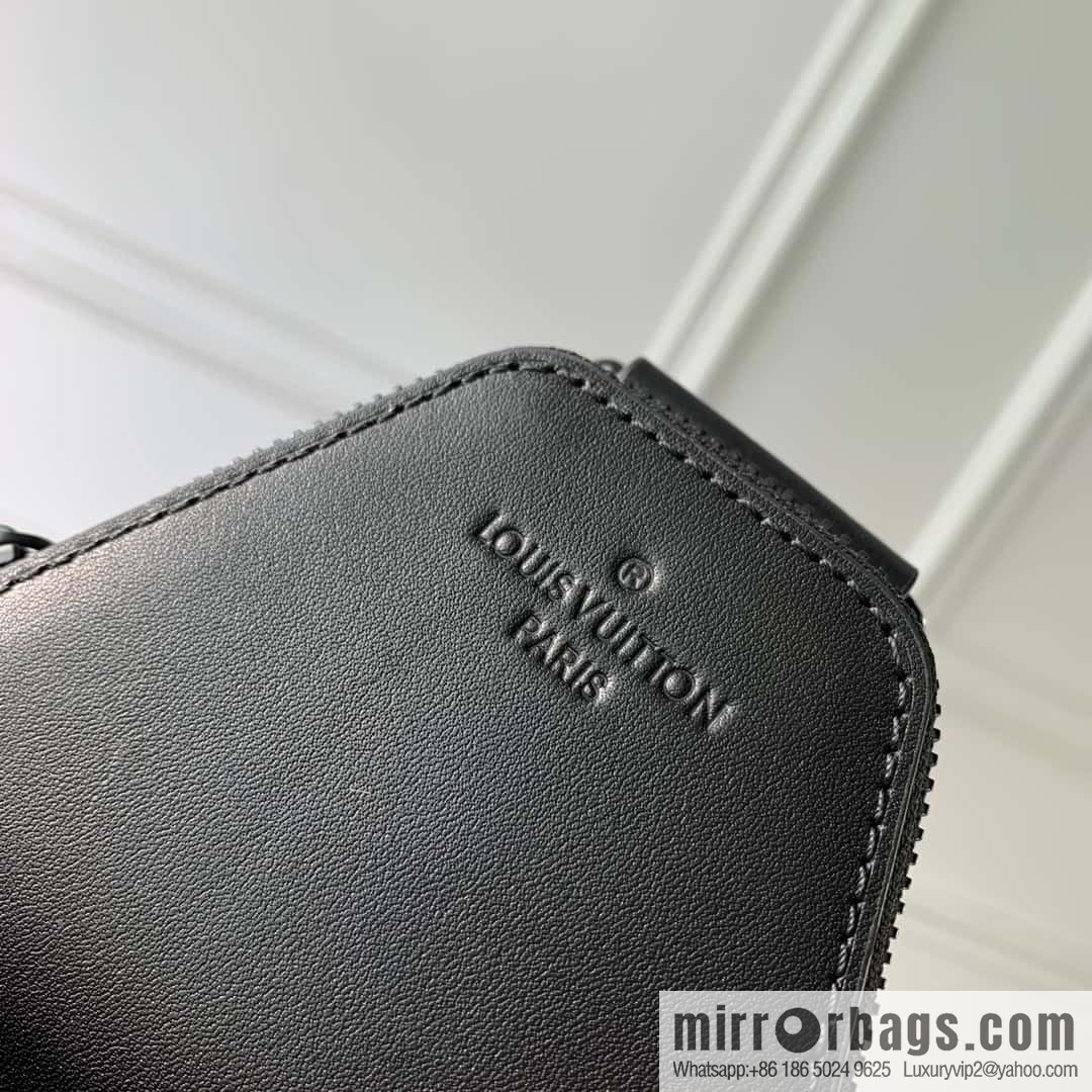 M46718 monogram yellow leather, this Avenue shoulder bag breast bag