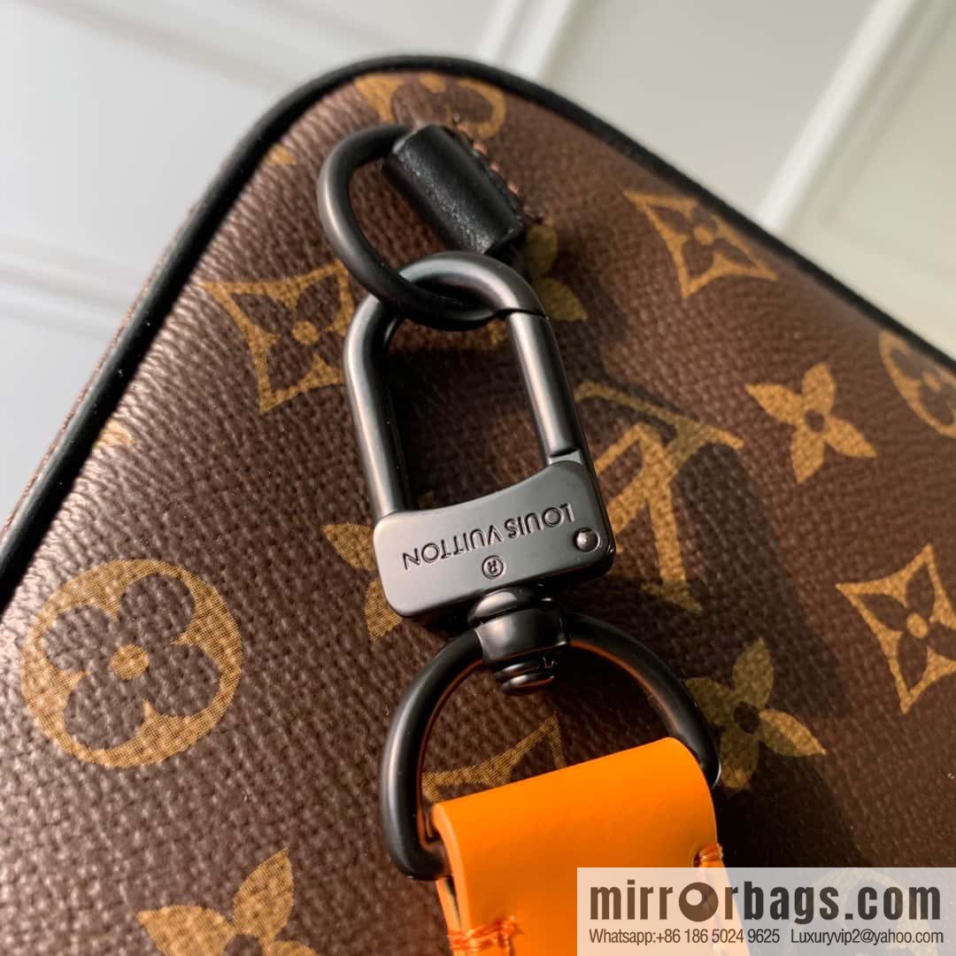 M46718 monogram yellow leather, this Avenue shoulder bag breast bag