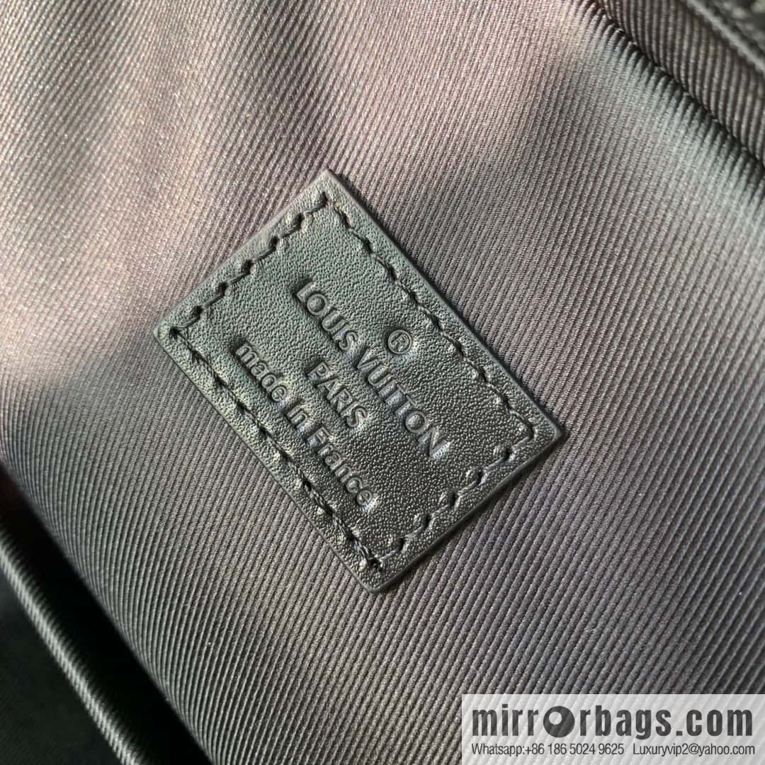 M46718 monogram yellow leather, this Avenue shoulder bag breast bag