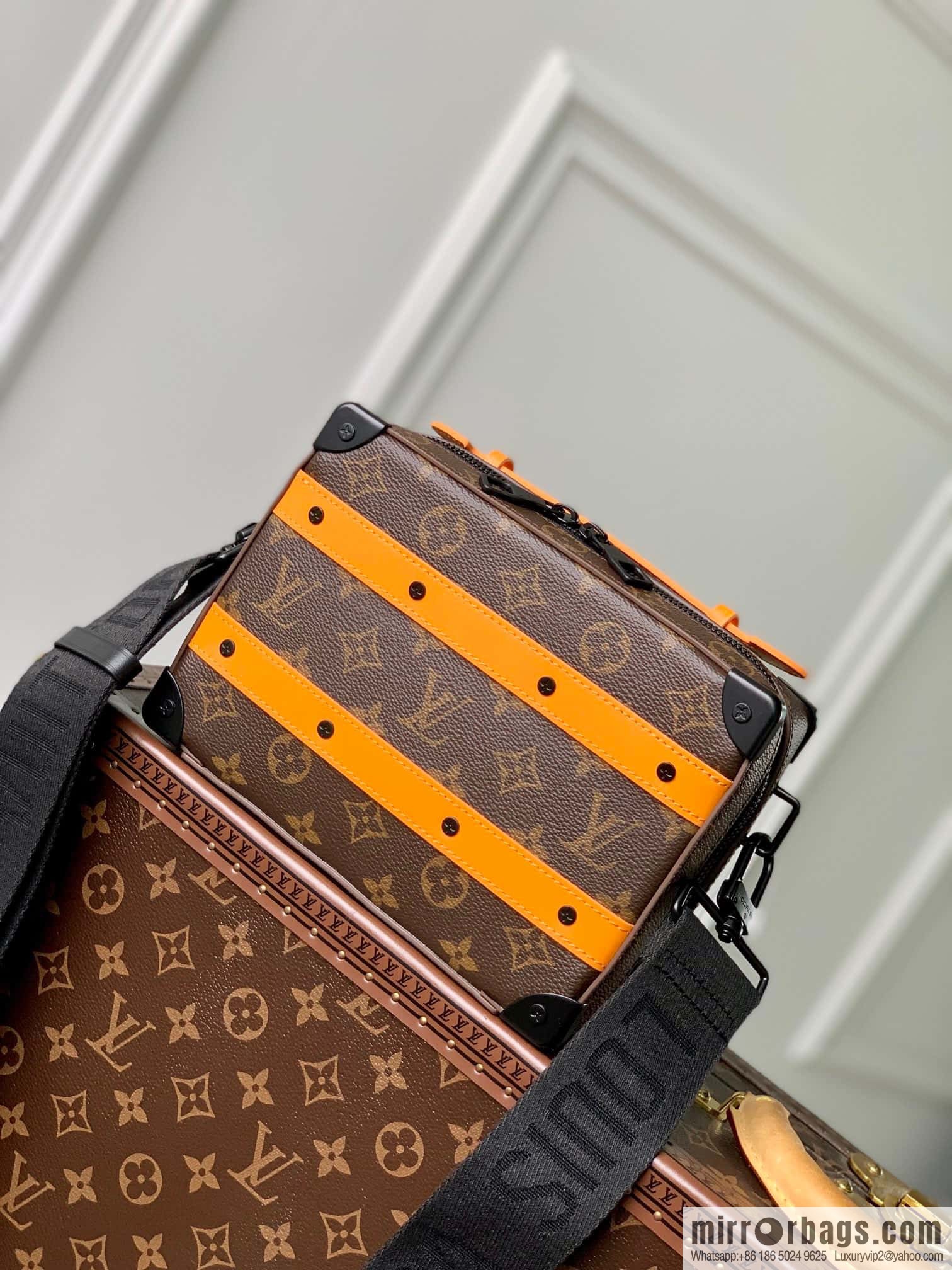 M46689 new HANDLE SOFT TRUNK handbag of the season