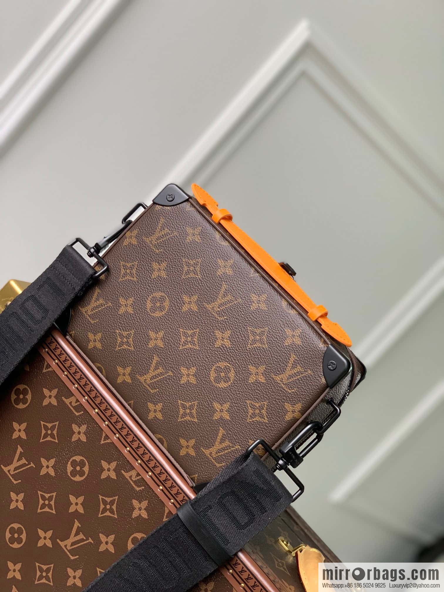M46689 new HANDLE SOFT TRUNK handbag of the season