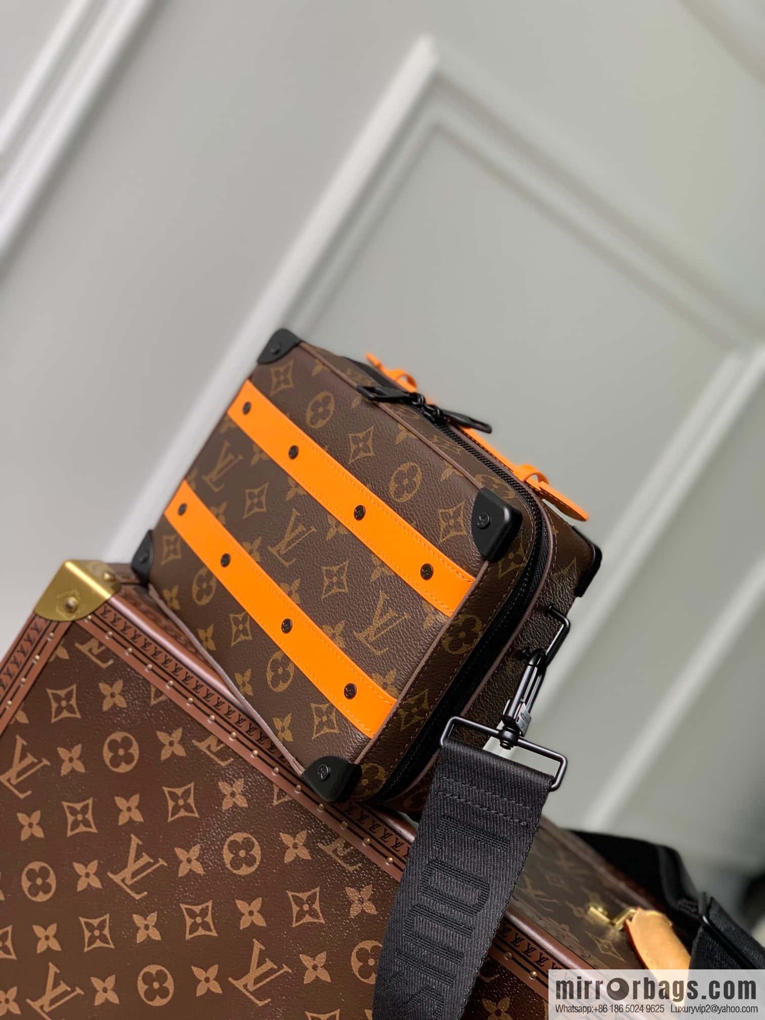 M46689 new HANDLE SOFT TRUNK handbag of the season