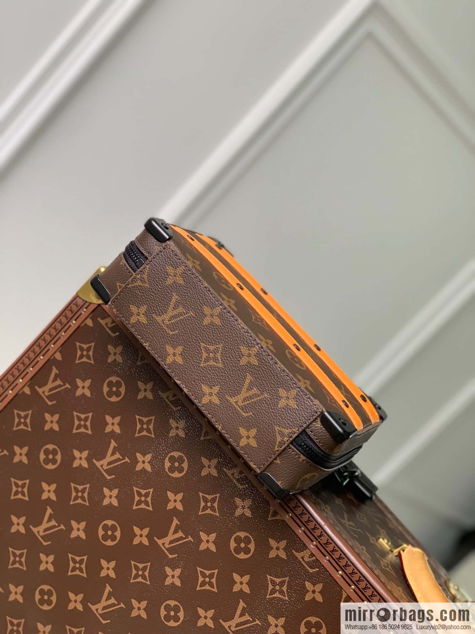 M46689 new HANDLE SOFT TRUNK handbag of the season