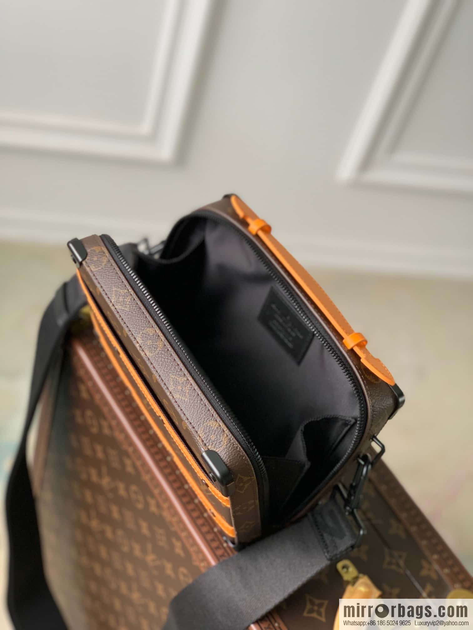 M46689 new HANDLE SOFT TRUNK handbag of the season