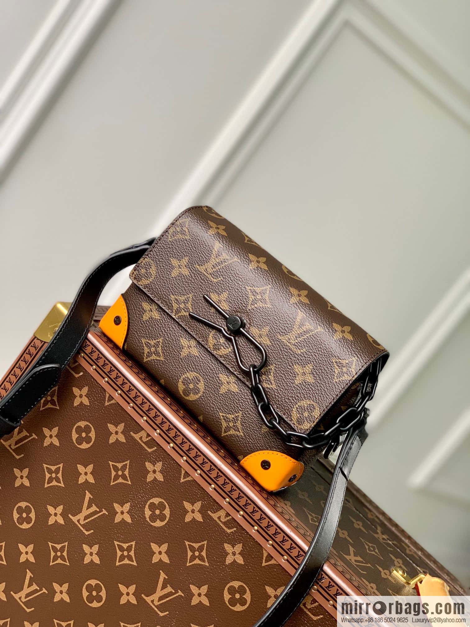 M82534 new STEAMER mini handbag of the season