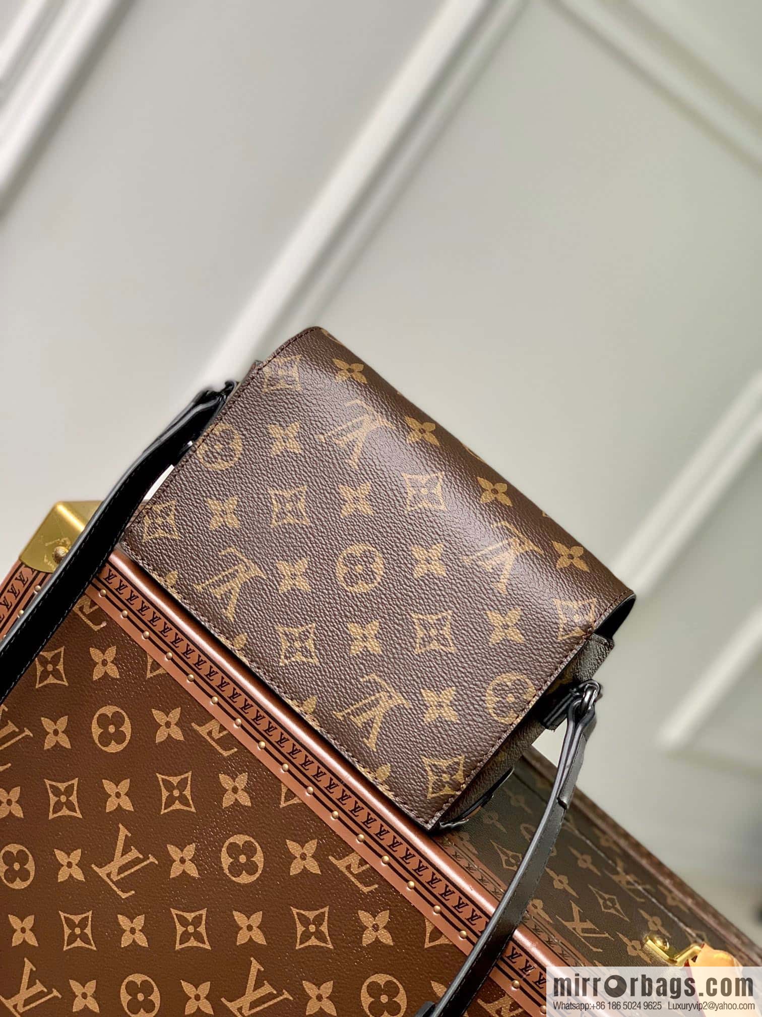 M82534 new STEAMER mini handbag of the season
