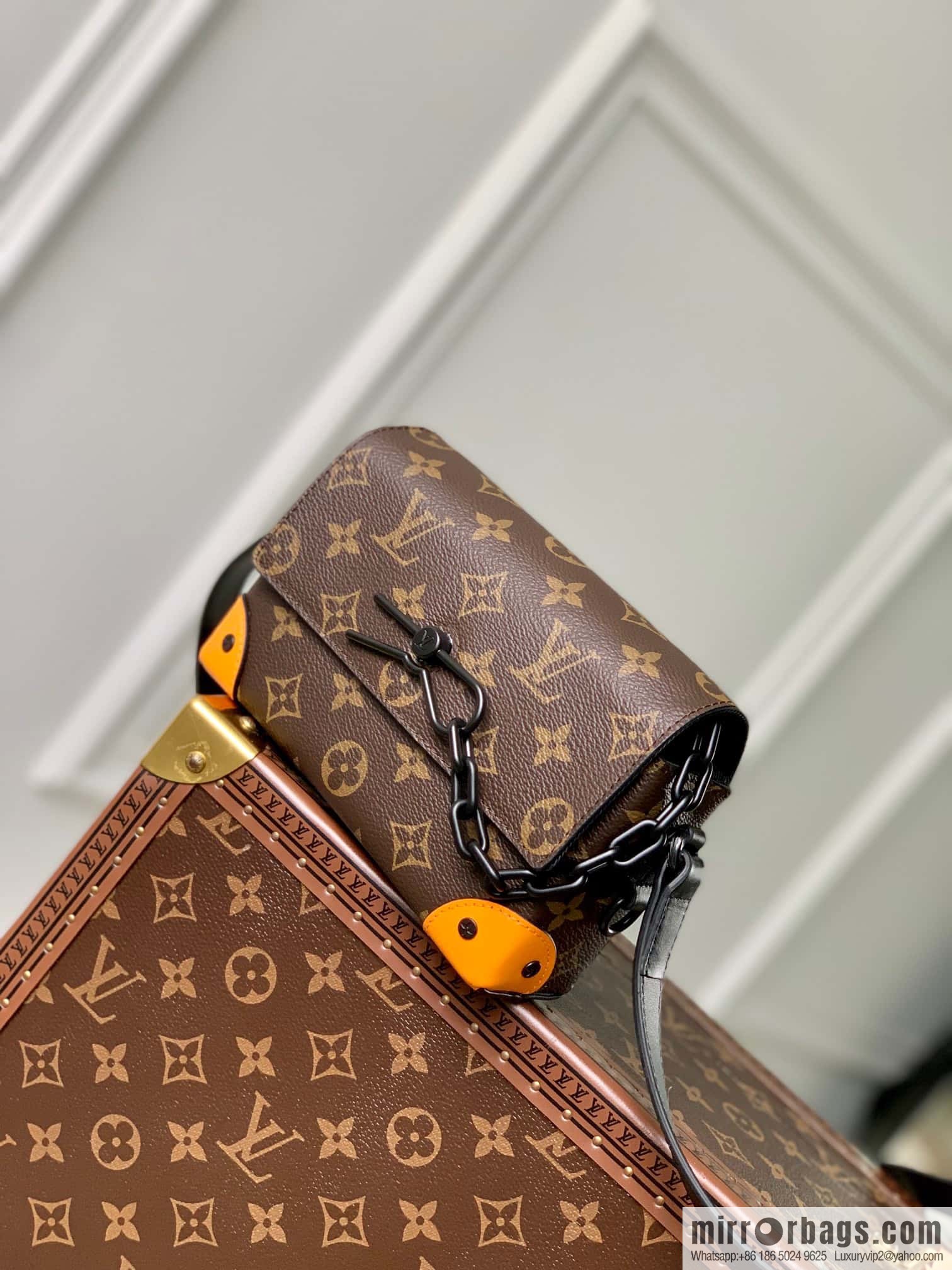 M82534 new STEAMER mini handbag of the season