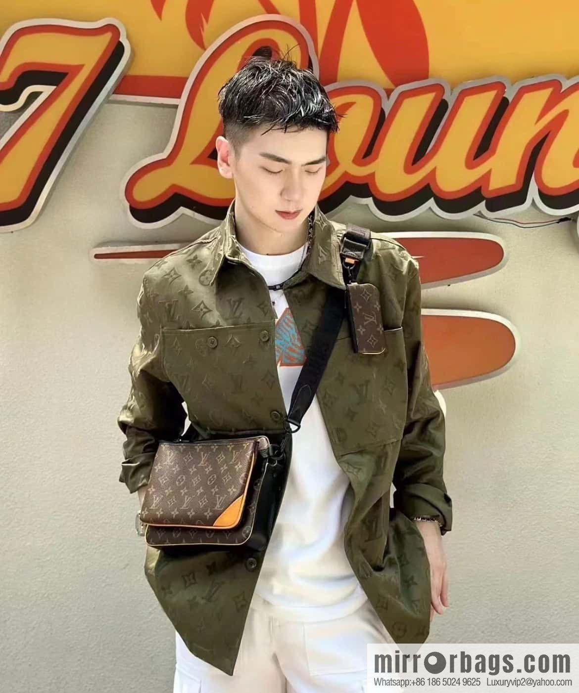 M46694 New TRIO messenger bag for the season