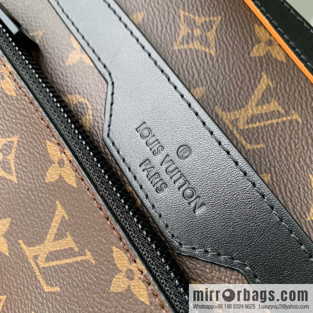 M46694 New TRIO messenger bag for the season