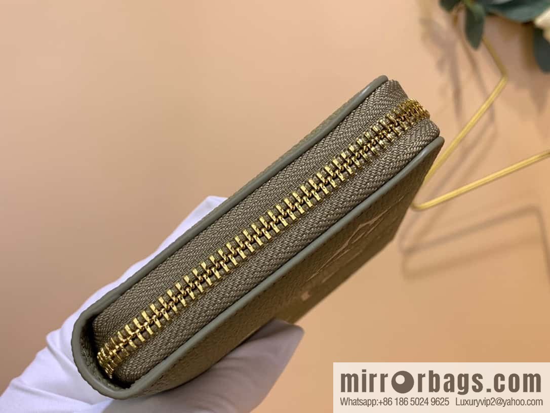 M69794 grass green (silk screen) Zippy zipper wallet