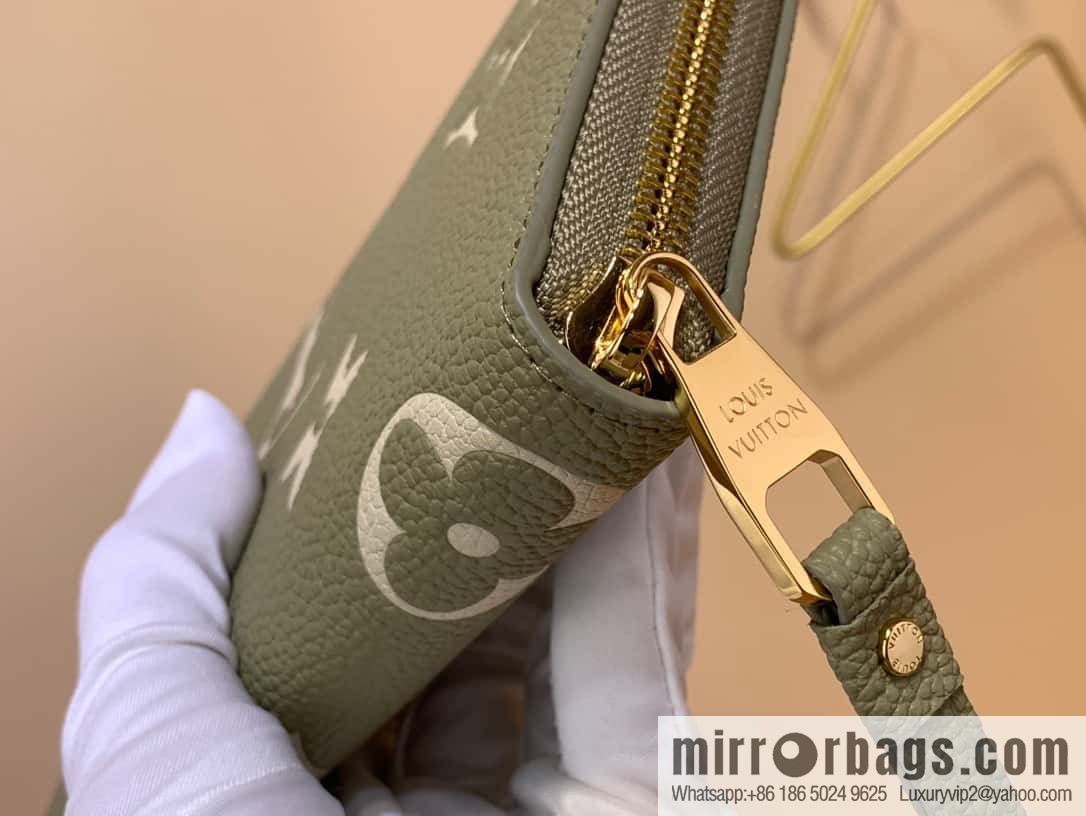 M69794 grass green (silk screen) Zippy zipper wallet