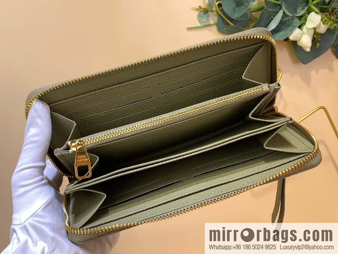 M69794 grass green (silk screen) Zippy zipper wallet