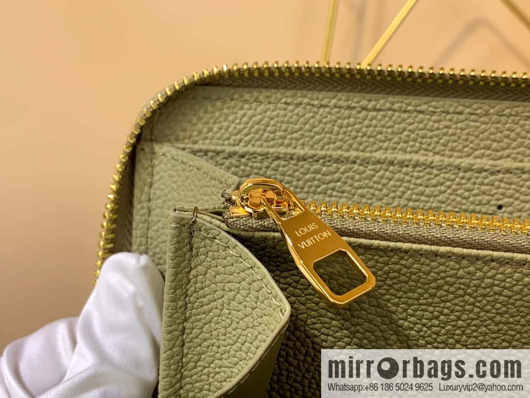 M69794 grass green (silk screen) Zippy zipper wallet