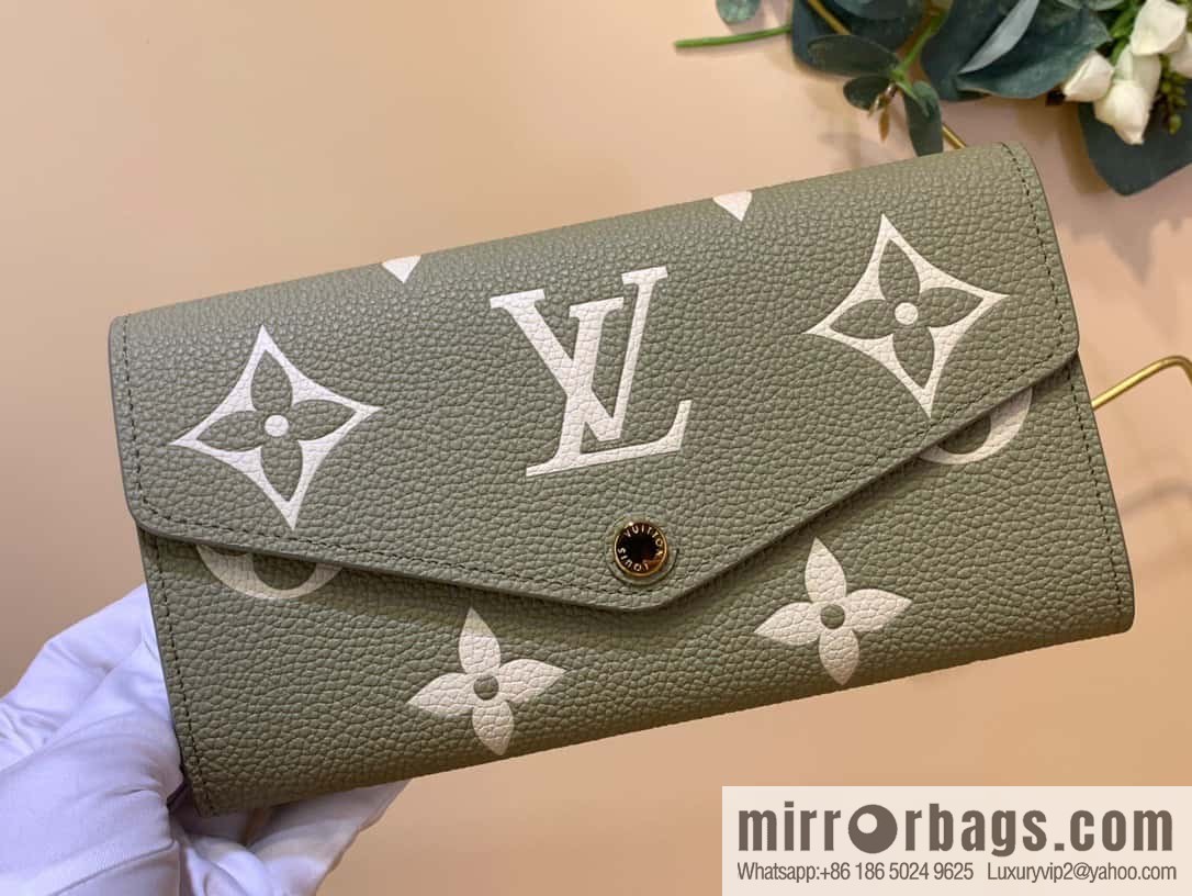 M82516 grass green (silk screen) LV Sarah Wallet