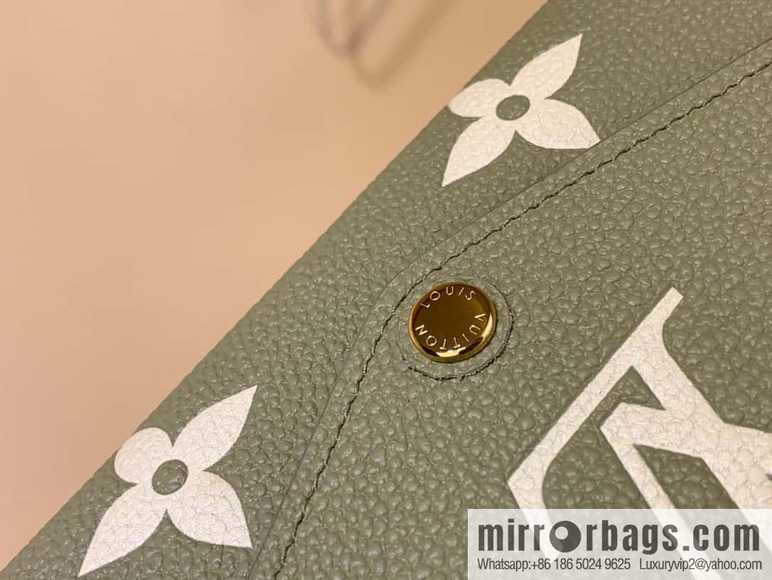 M82516 grass green (silk screen) LV Sarah Wallet