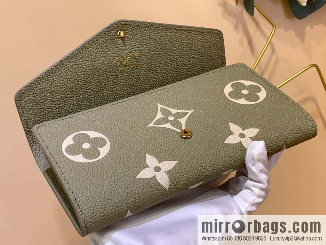 M82516 grass green (silk screen) LV Sarah Wallet