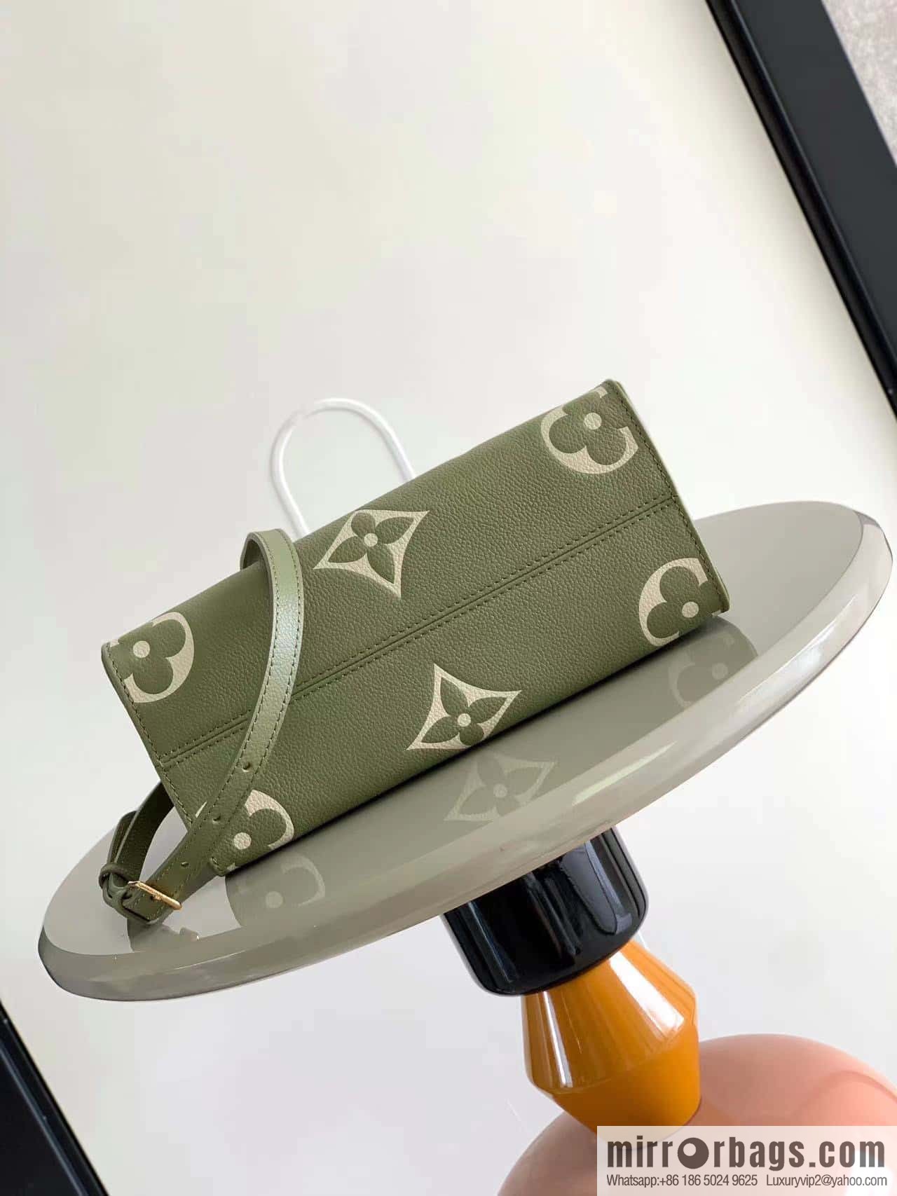 M45779 M45661 M45653 ONTHEGO small handbag
