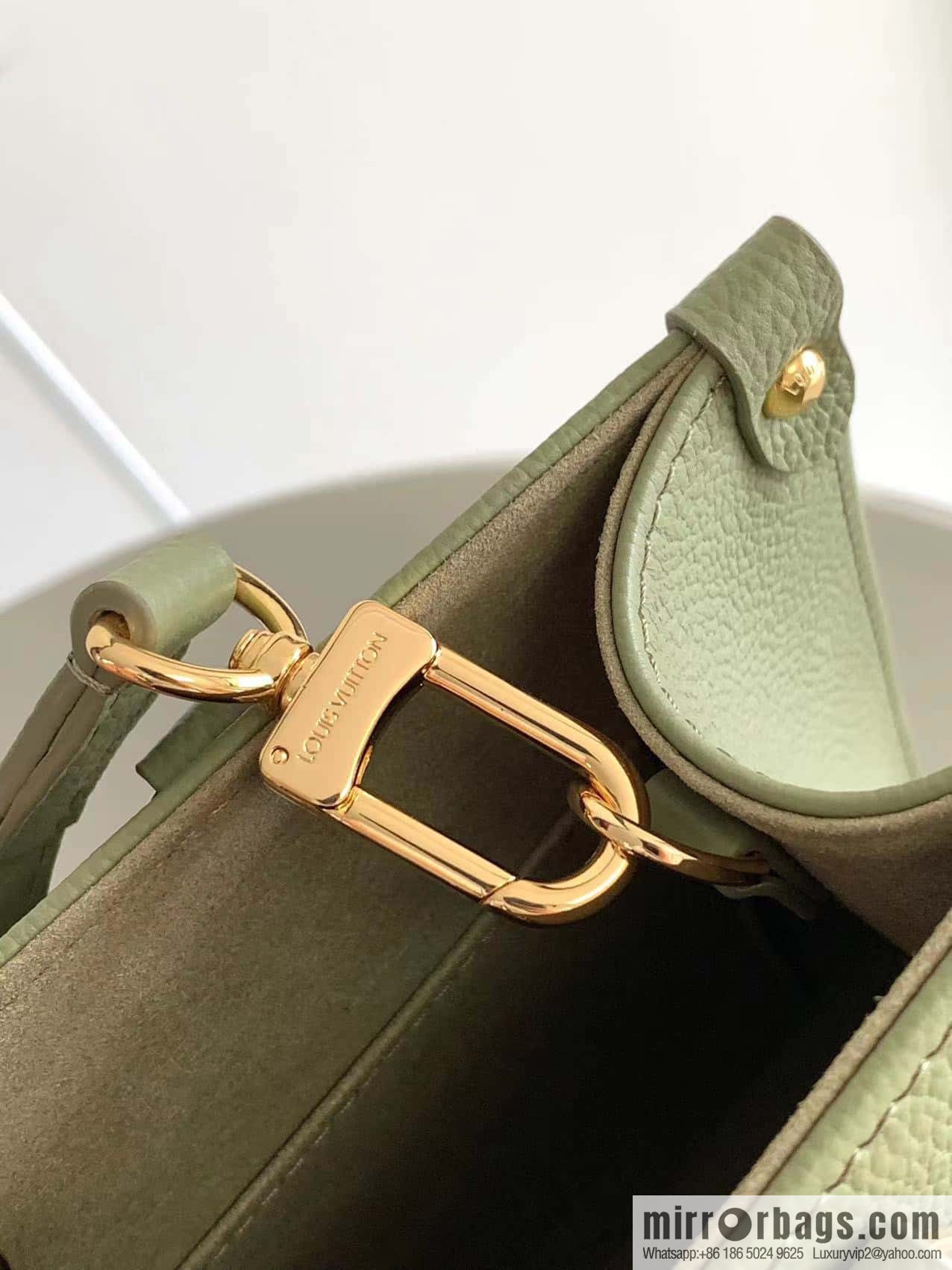 M45779 M45661 M45653 ONTHEGO small handbag