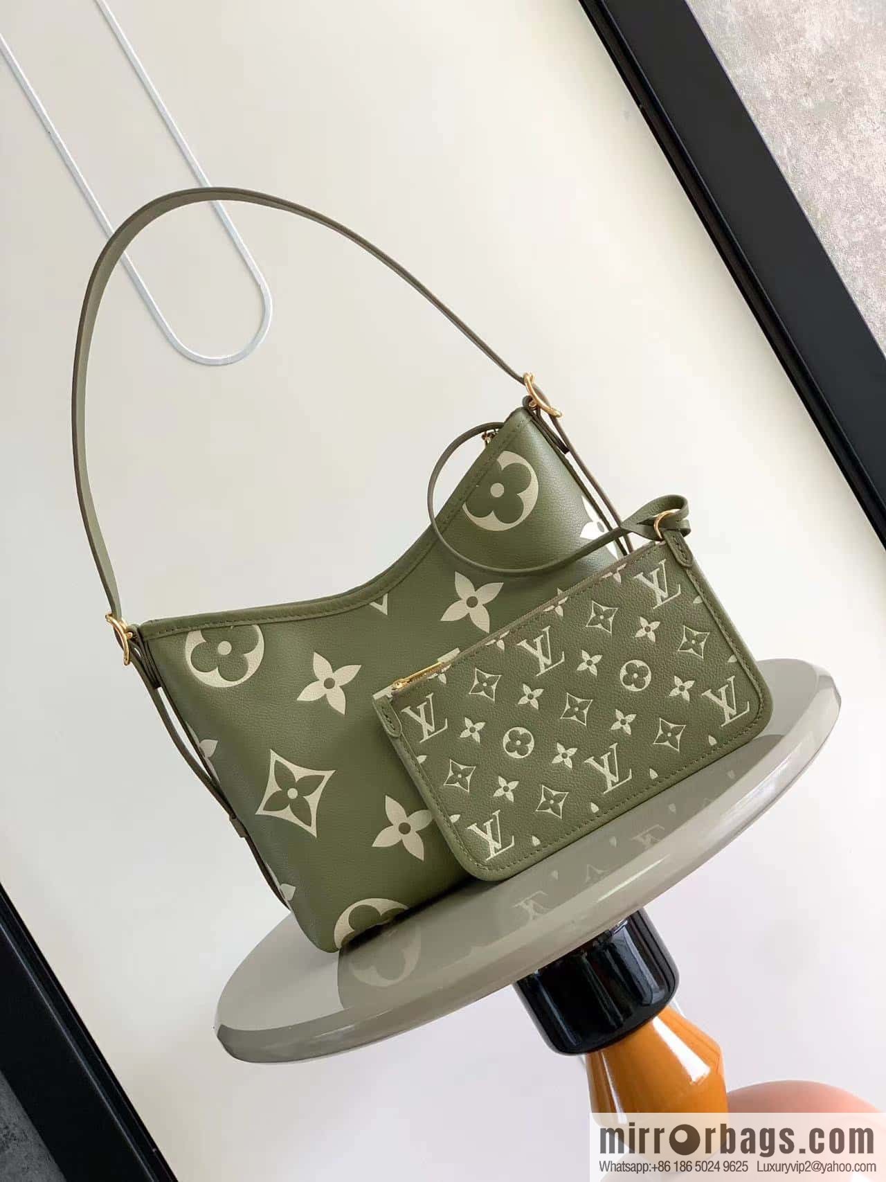M46288M46203 Pair Edition Details CarryAll Small Handbag