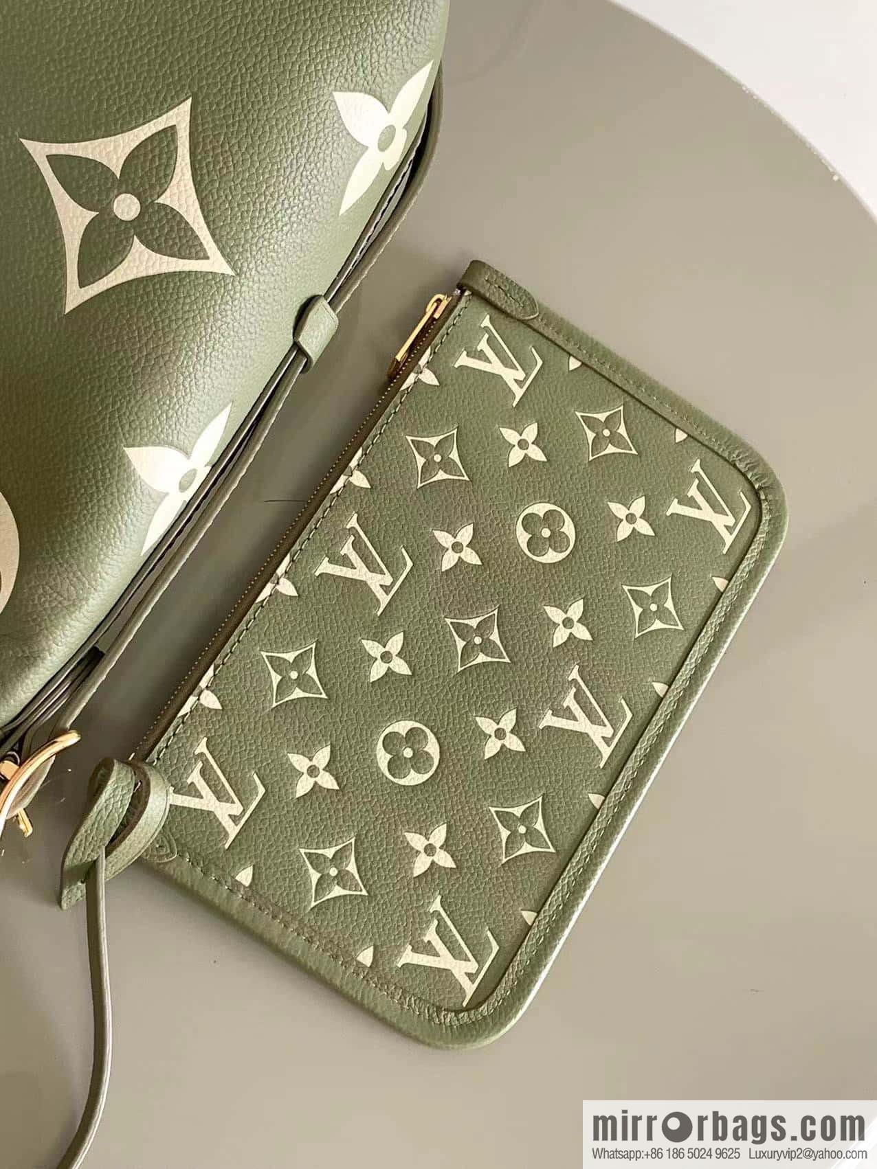 M46288M46203 Pair Edition Details CarryAll Small Handbag