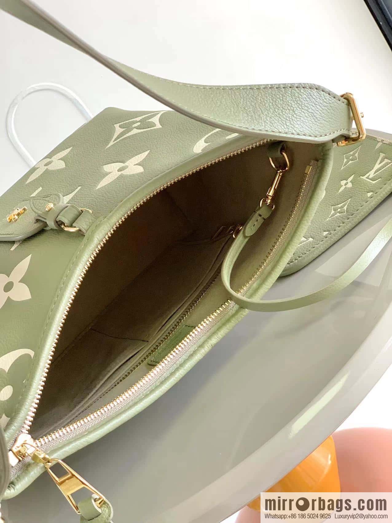M46288M46203 Pair Edition Details CarryAll Small Handbag