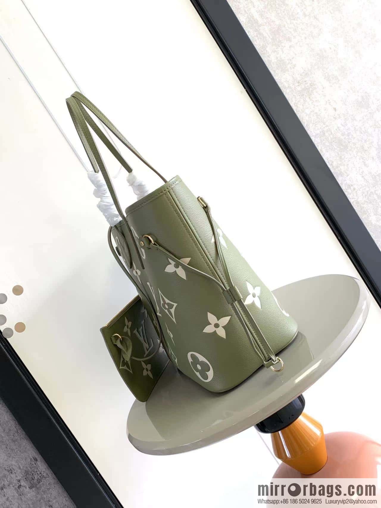 M45686 M45685 Full leather embossed Neverfull medium shopping bag